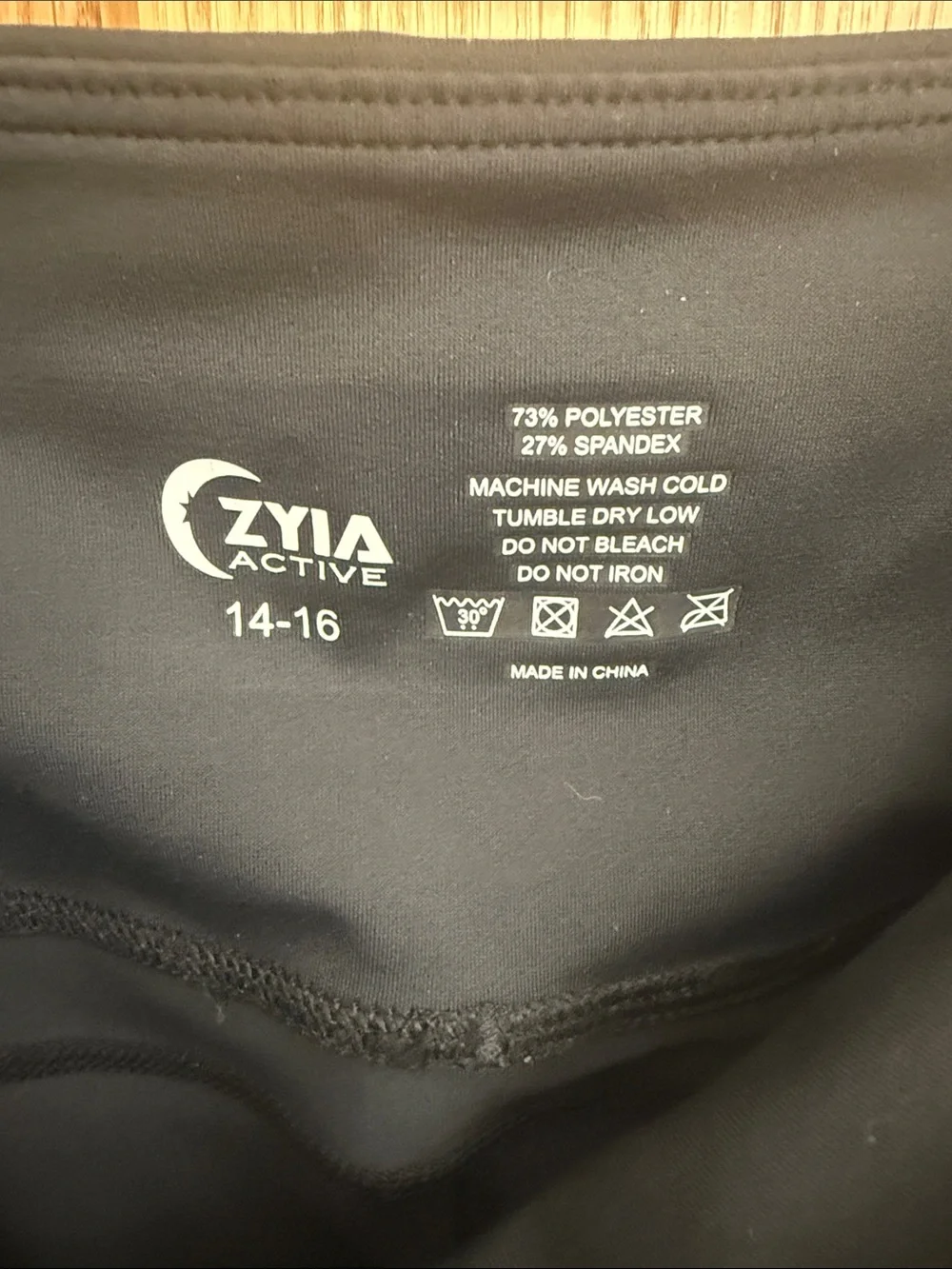 ZYIA Black Activewear Capri Leggings with side pockets